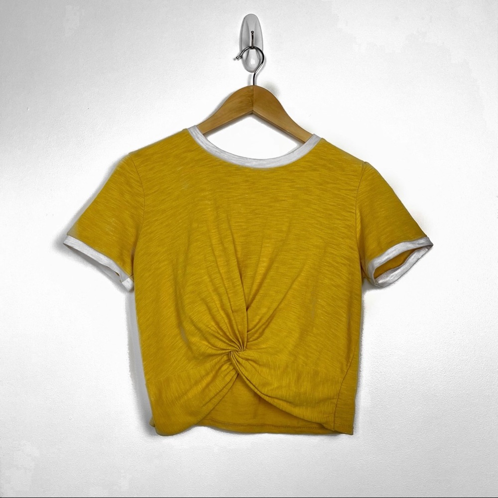 Queen Bee’s Cropped Knot Yellow Shirt Medium